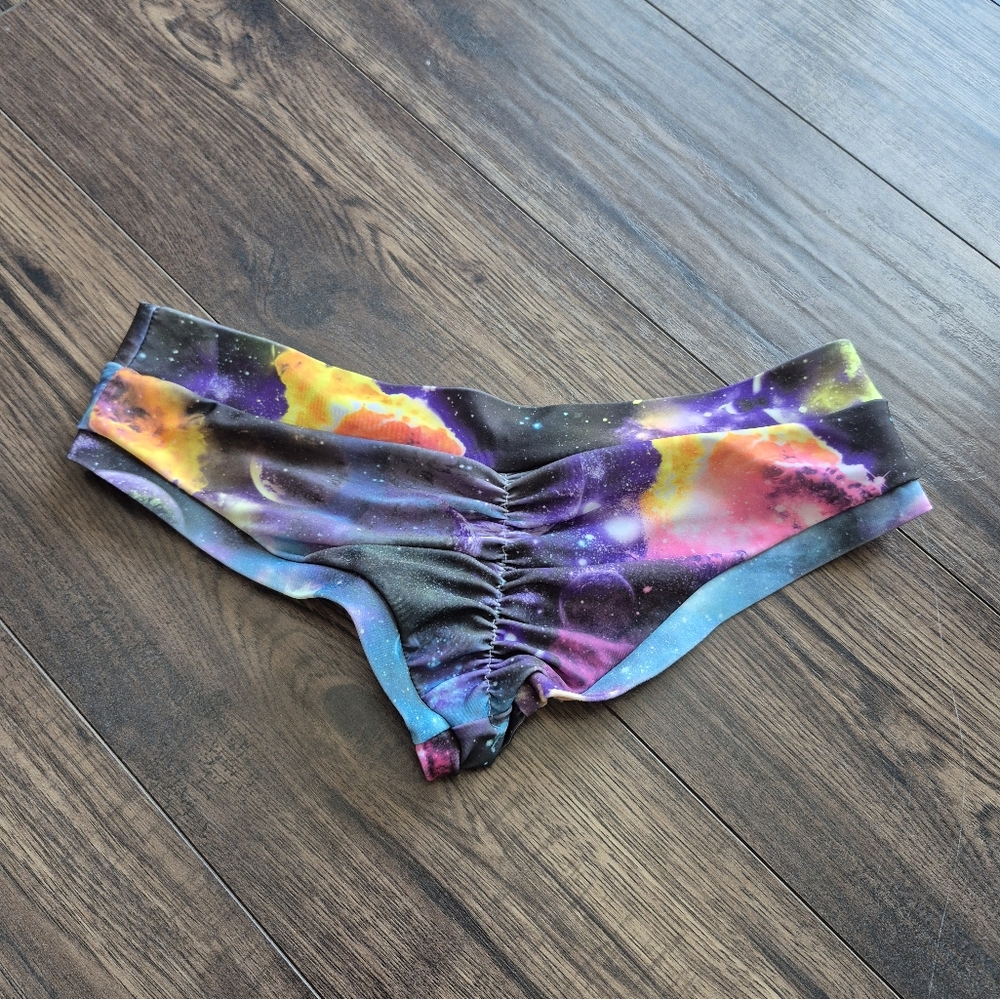 Bad Kitty Space Bikini Bottoms Scrunch shorts  size small hot yoga